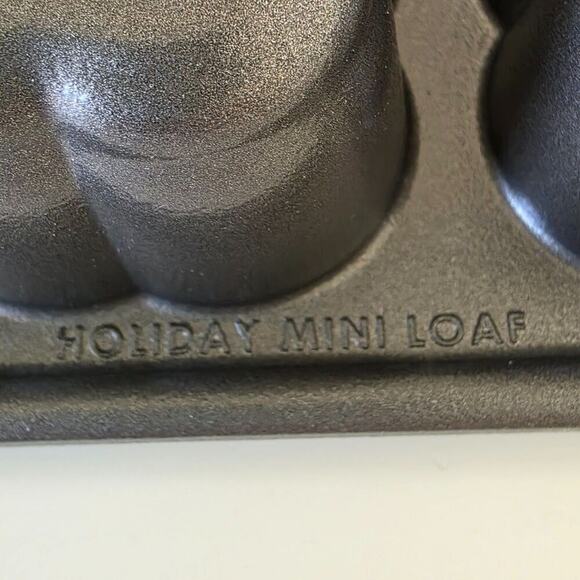 Nordic Ware Holiday Bakeware Pan Nonstick Christmas Mini Loaf Mold USA - Picture 8 of 16